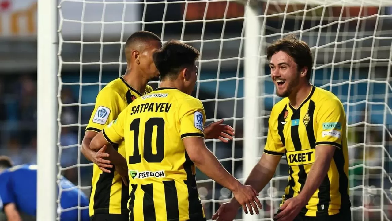 "Қайрат" "Астананы" ойсырата жеңіп, турнирлік кестеде көш бастады