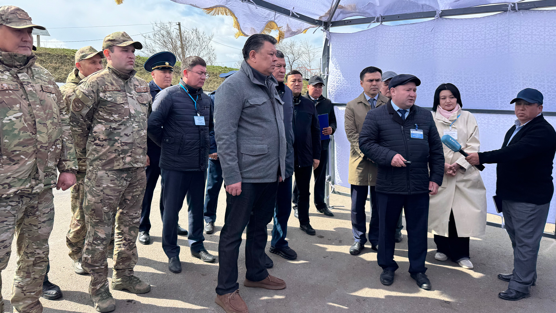 Қанат Бозымбаев Солтүстік Қазақстан облысында су тасқынының екінші толқынының өту барысын тексерді