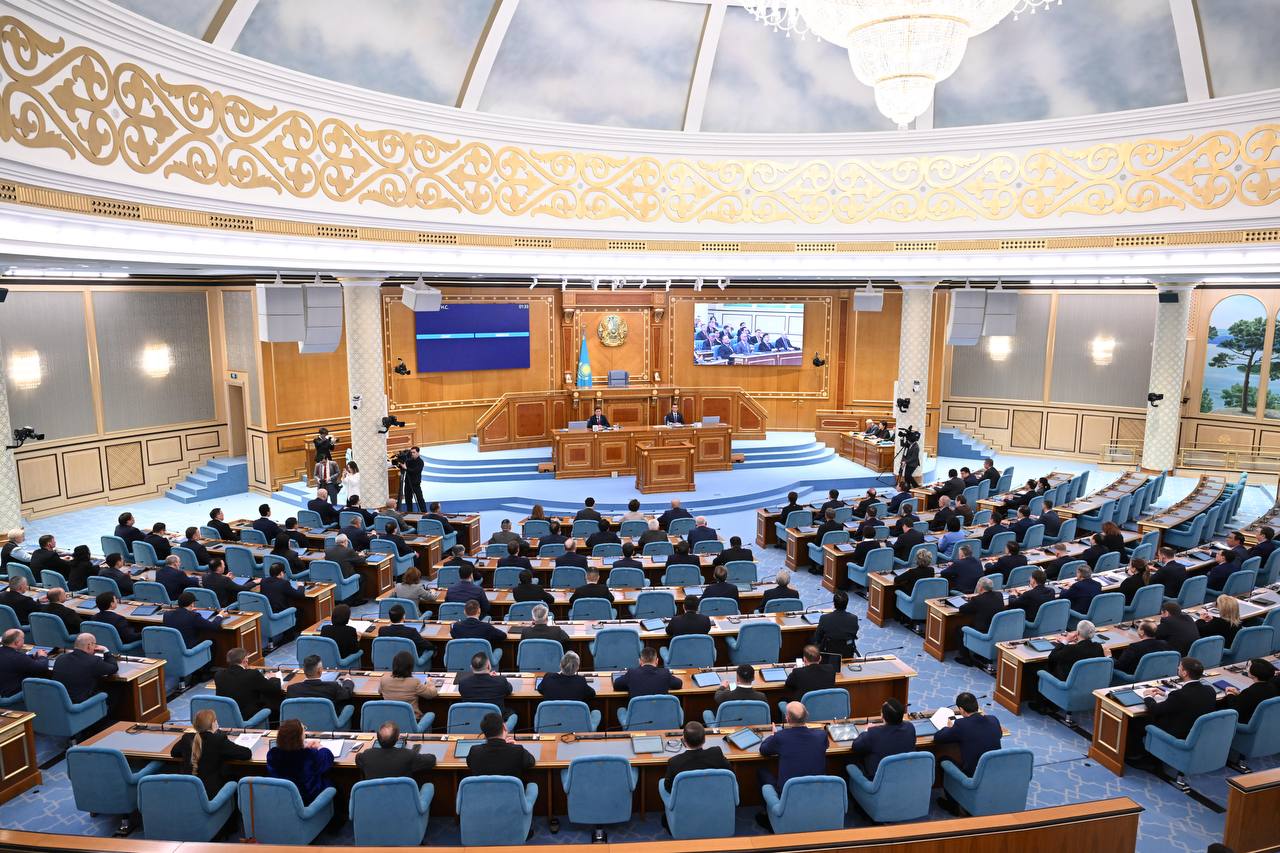 Қазақстан Парламентінен 15 депутат кетіп қалды