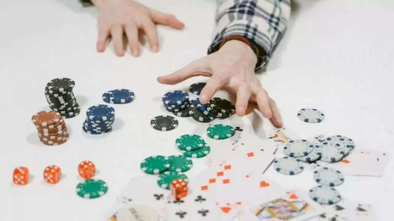 Иностранцев втянули в нелегальный азарт в Казахстане 