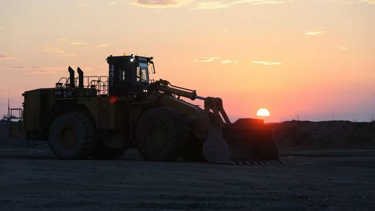 У крупного золотодобытчика в Казахстане "зависла" сделка 