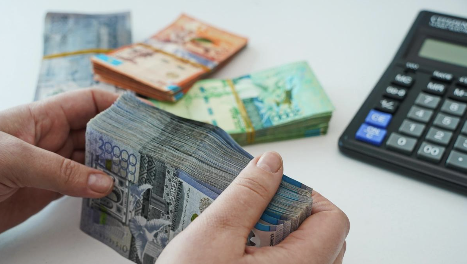 Сәуір айында қазақстандықтардың шоты айтарлықтай толығады