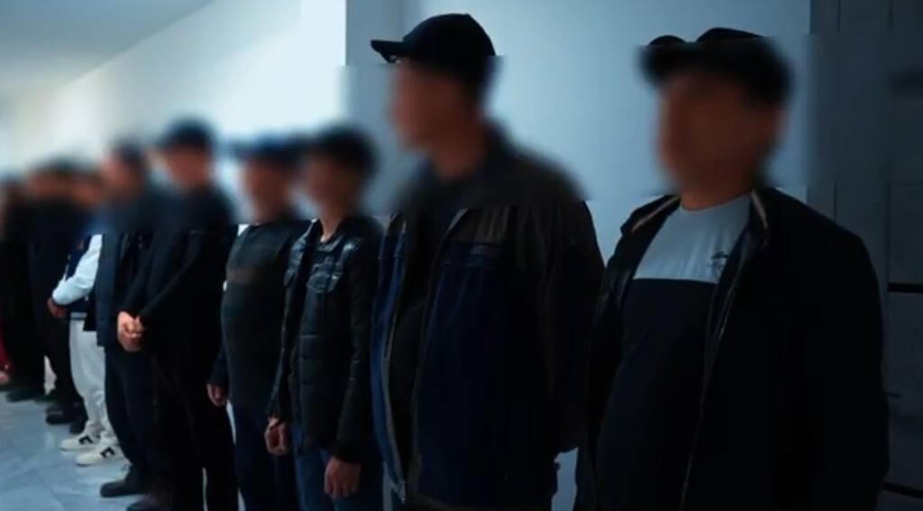 Атырауда заңсыз жүрген 15 шетелдік депортацияланды