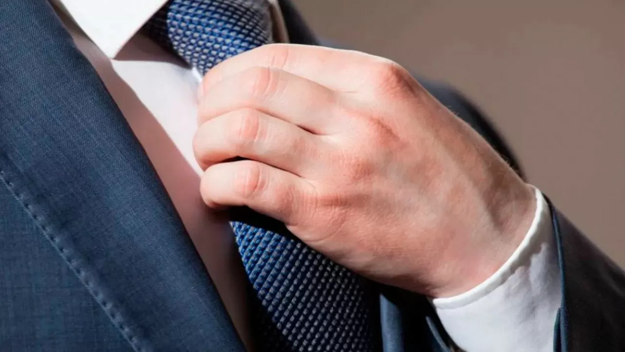 Сразу 12 чиновников наказали за тендеры вне контроля