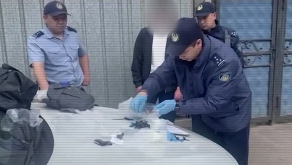 Алматыда есірткі тасымалдаған жас жігіт ұсталды 