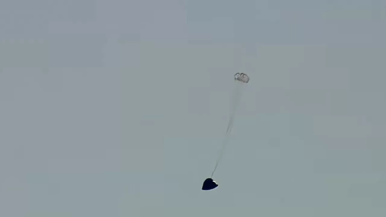 Миллионы следили за возвращением миссии "Артемида II" на Землю