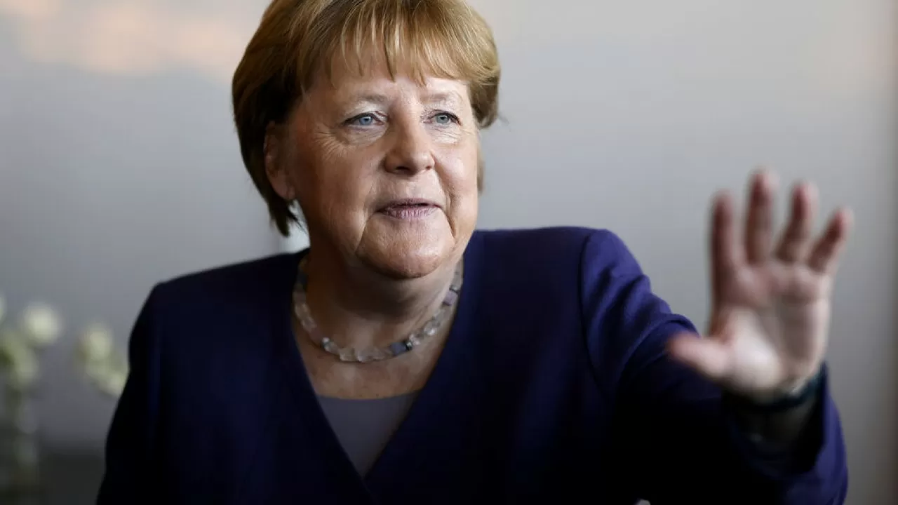 Стало известно, сколько бюджетных денег Меркель потратила на стрижки и макияж 