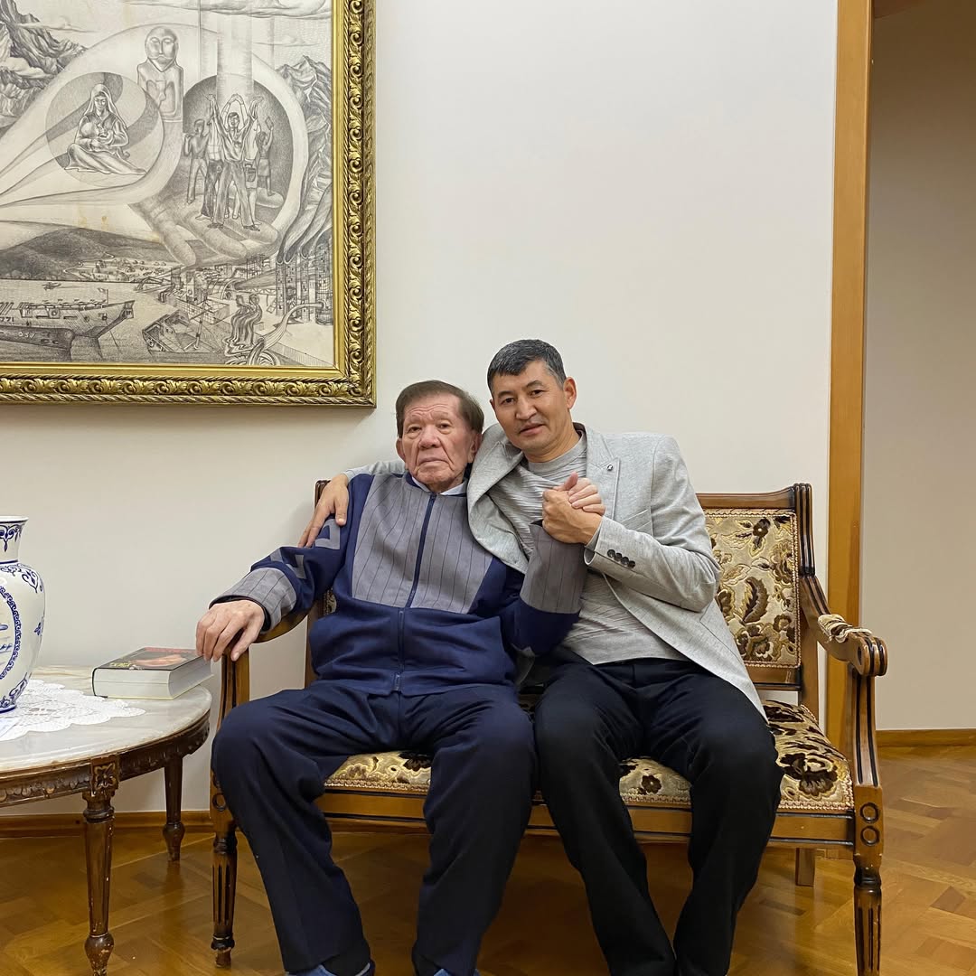 Мұхтар Шаханов жансақтау бөлімінде жатыр