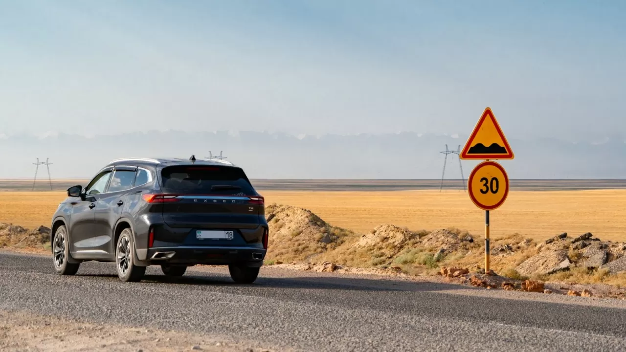 Добиваются компенсации месяцами: почему в ДТП из-за ям на дорогах штрафуют водителей