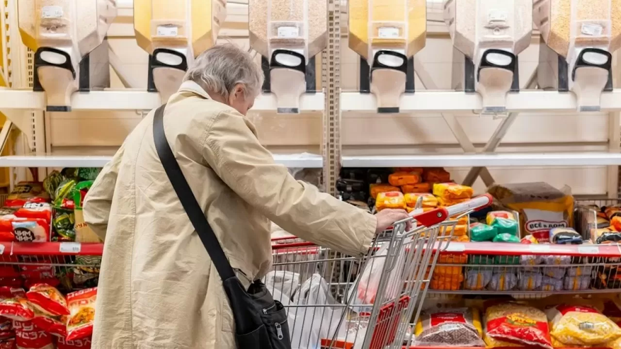 Завышение цен на треть продуктов из соцсписка вскрыли в области Абай