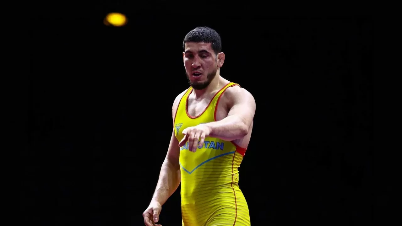 Казахстанец победил узбекистанца и вышел в полуфинал чемпионата Азии-2026 