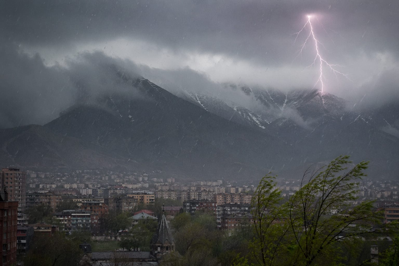 Дожди накроют большую часть Казахстана, местами ожидается туман
