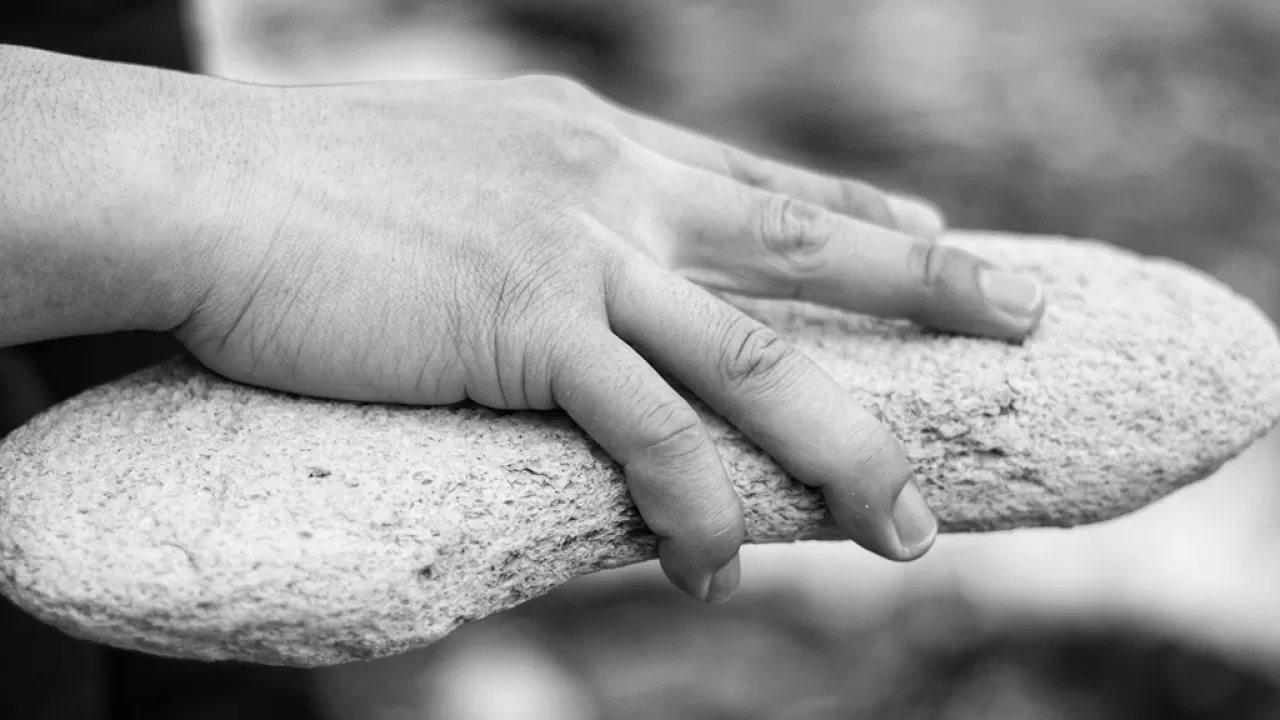 Депутат требует расследовать атаки на авто кыргызстанцев в Казахстане