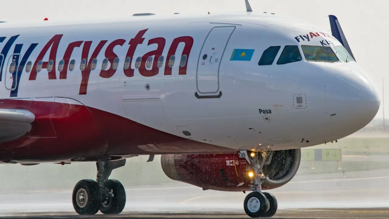 Казахстанская авиакомпания отменила рейсы из Актау в Дубай до конца лета