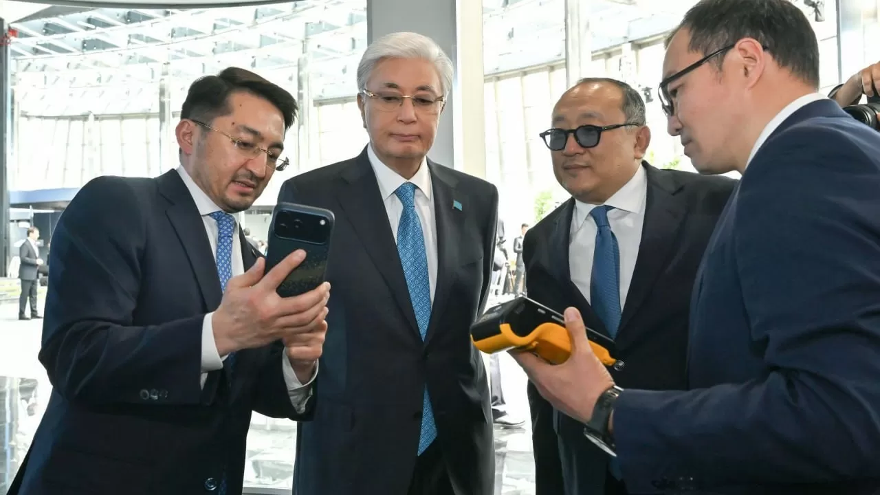 Первый в Казахстане криптоплатеж через систему CryptoPay показали Токаеву