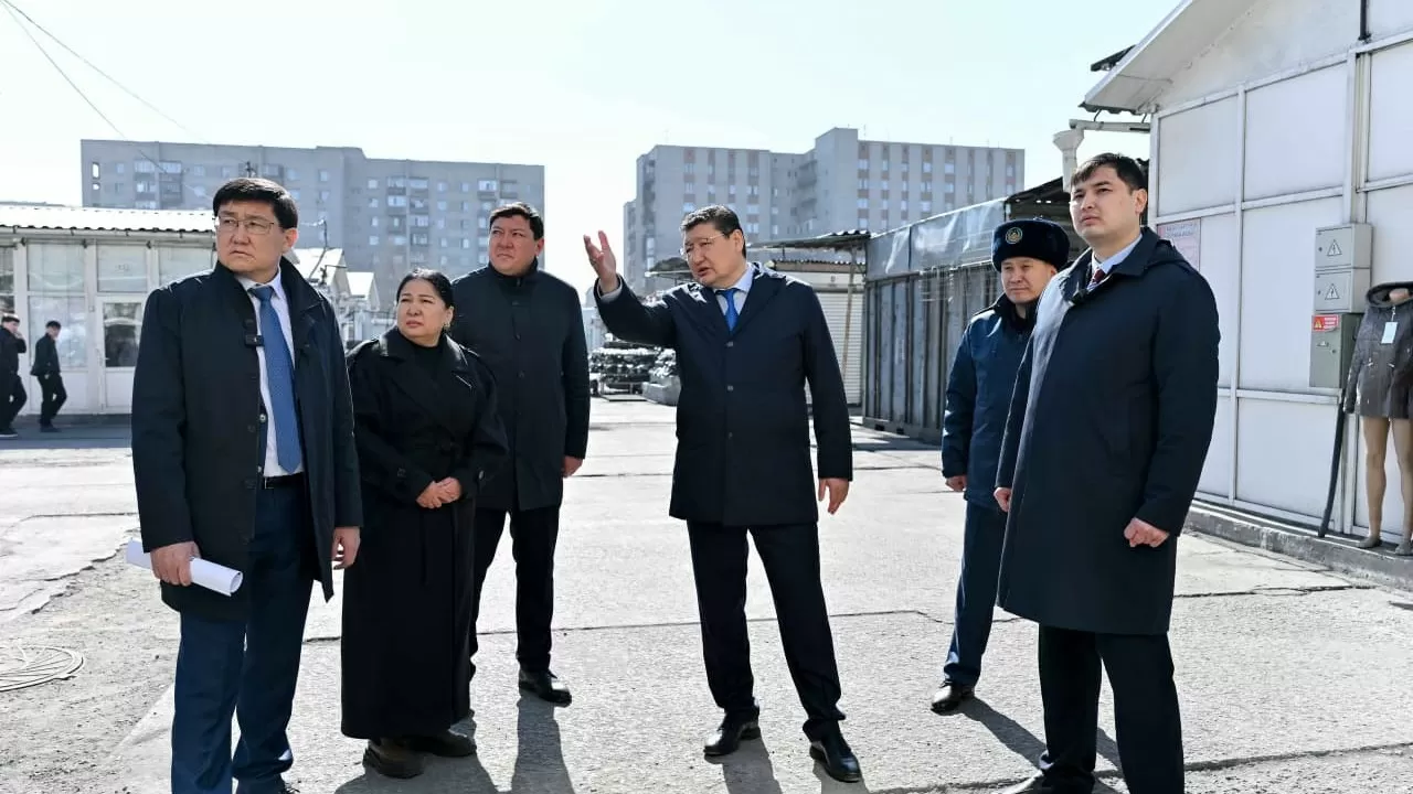 Чистота и современность - обязательны: Берик Уали проверил торговые центры Семея 