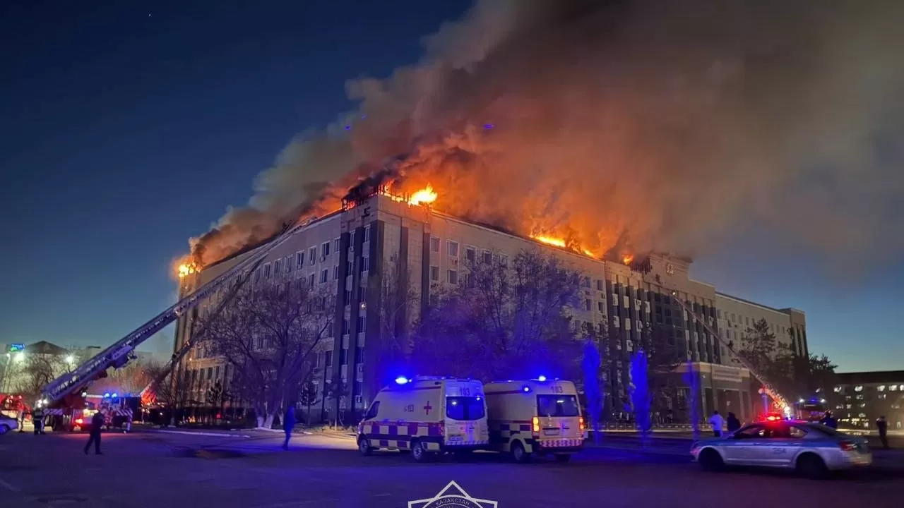 Горит здание акимата Актюбинской области
