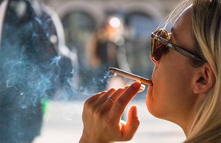 Петропавлда көшеде жатқан темекіні шеккен бойжеткен жансақтау бөліміне түсті