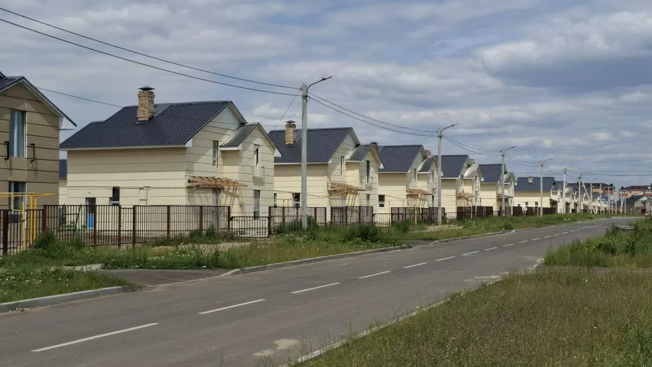 600 "мертвых" душ нашли в очереди на землю в Костанае 