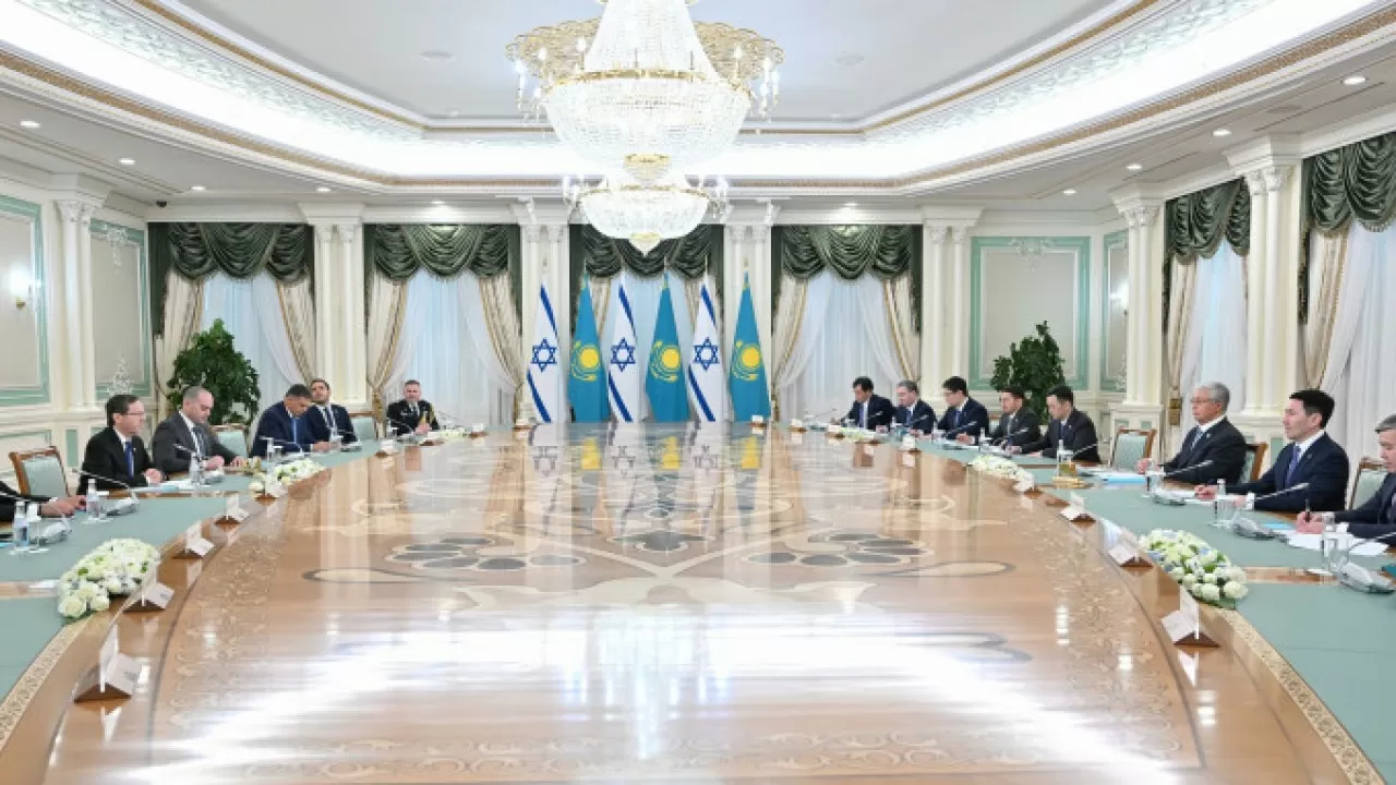 Президенты Казахстана и Израиля провели переговоры в расширенном составе