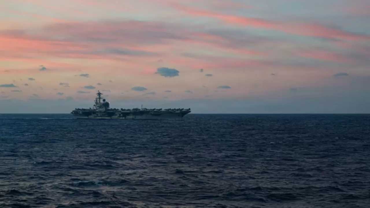 Третий американский авианосец направляется на Ближний Восток