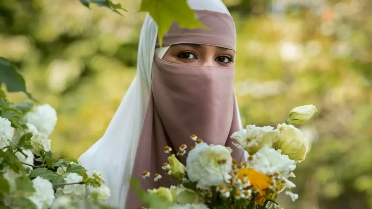 Закрывающая лицо одежда в общественных местах: разъяснение закона