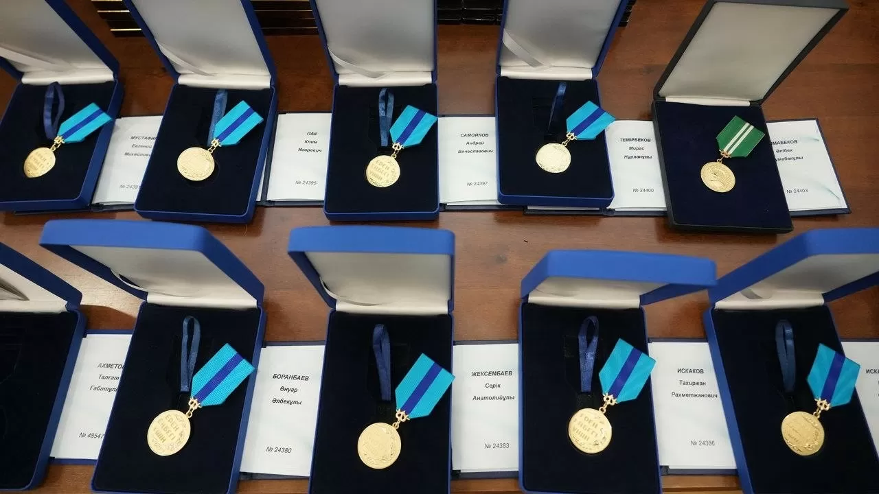 Орденами и медалями награждены экипажи, эвакуировавшие казахстанцев с Ближнего Востока