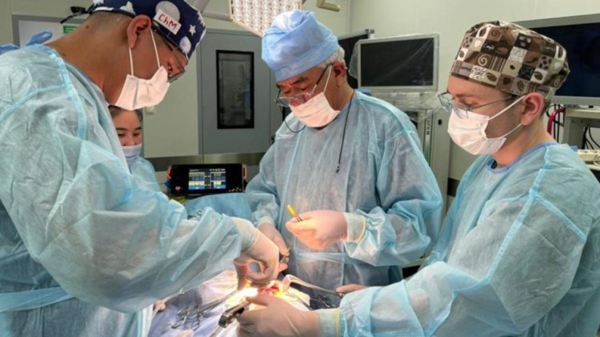 Алматыда дәрігерлер қыз баланың асқазанынан үшінші рет шаш түйінін алып тастады