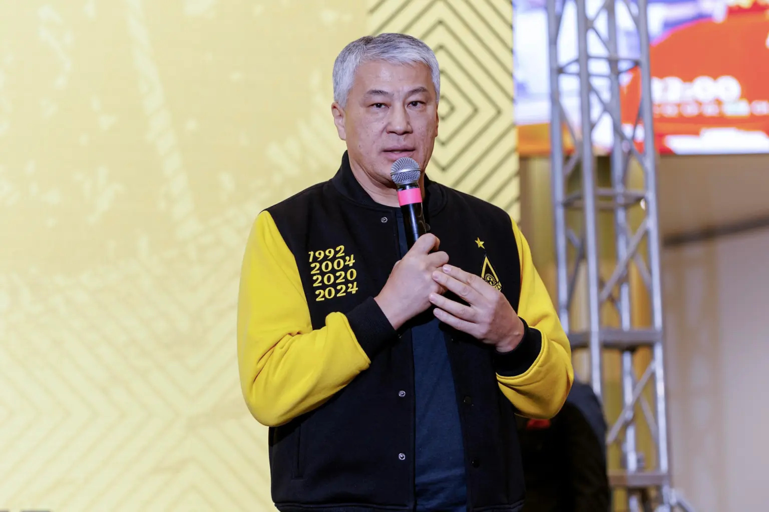 Боранбаев &laquo;Қайрат&raquo; футбол клубына қатысты мәселеге нүкте қойды