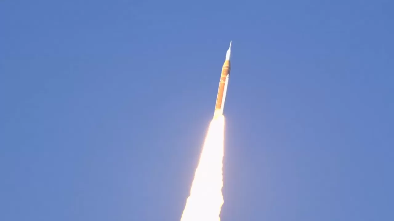 Впервые за полвека NASA отправило астронавтов к Луне