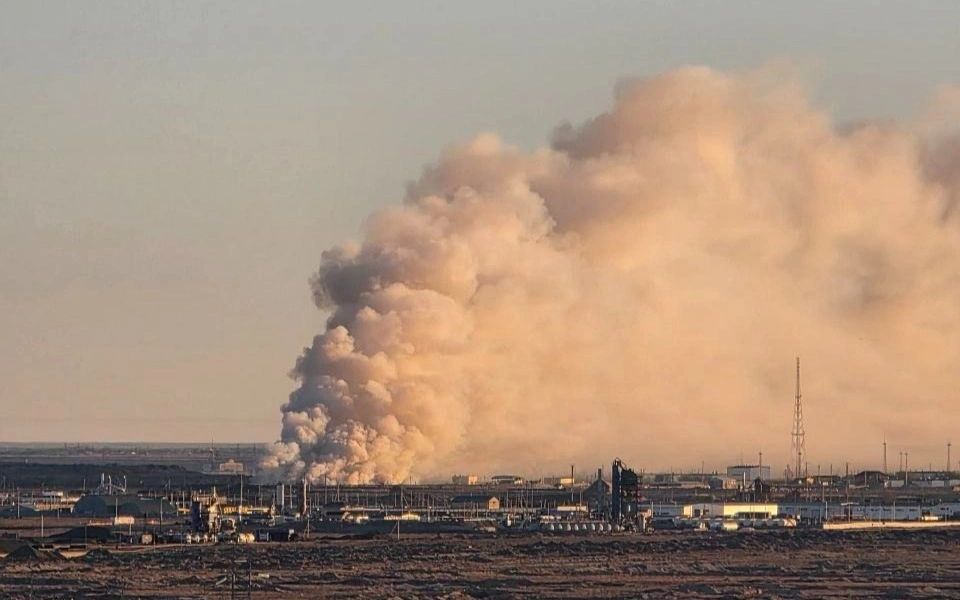 Атыраудағы қоқыс полигонында өрт болып, аумақ бықсып жатыр