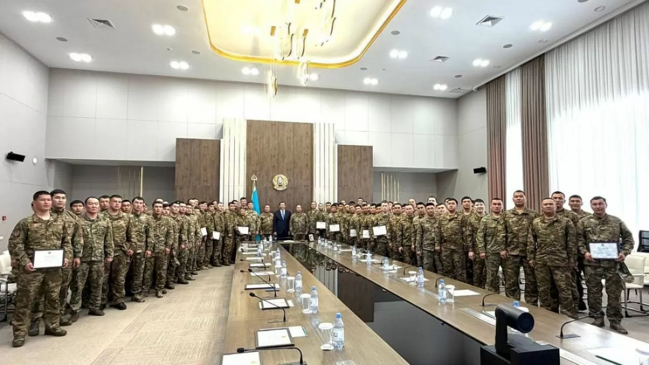 Герои пожара: 172 спасателя получили награды в Акюбинской области 