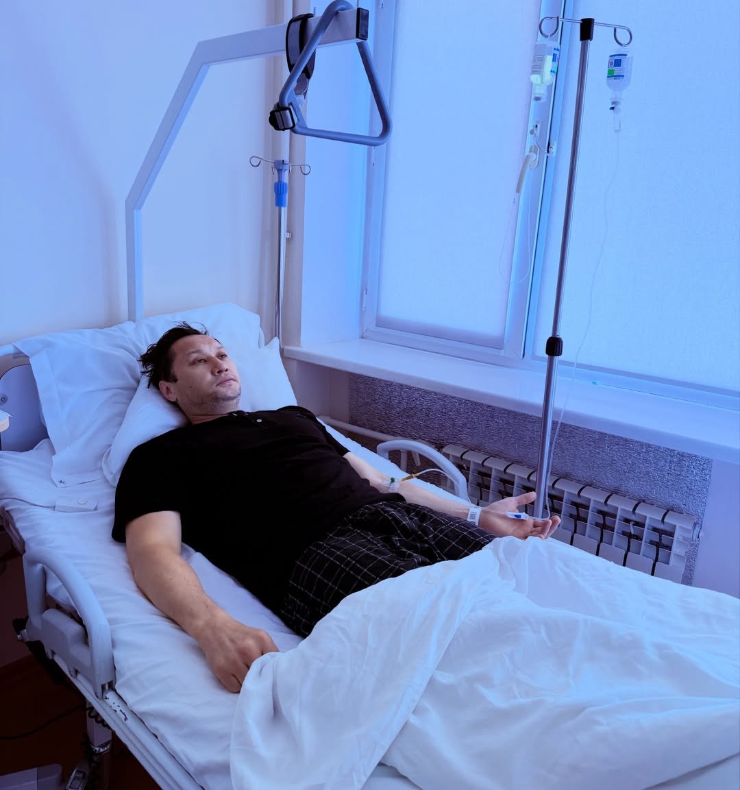 "Ешқандай дәрі көмектеспеді": Актер Азамат Сатыбылдыға ауыр халде ота жасалды