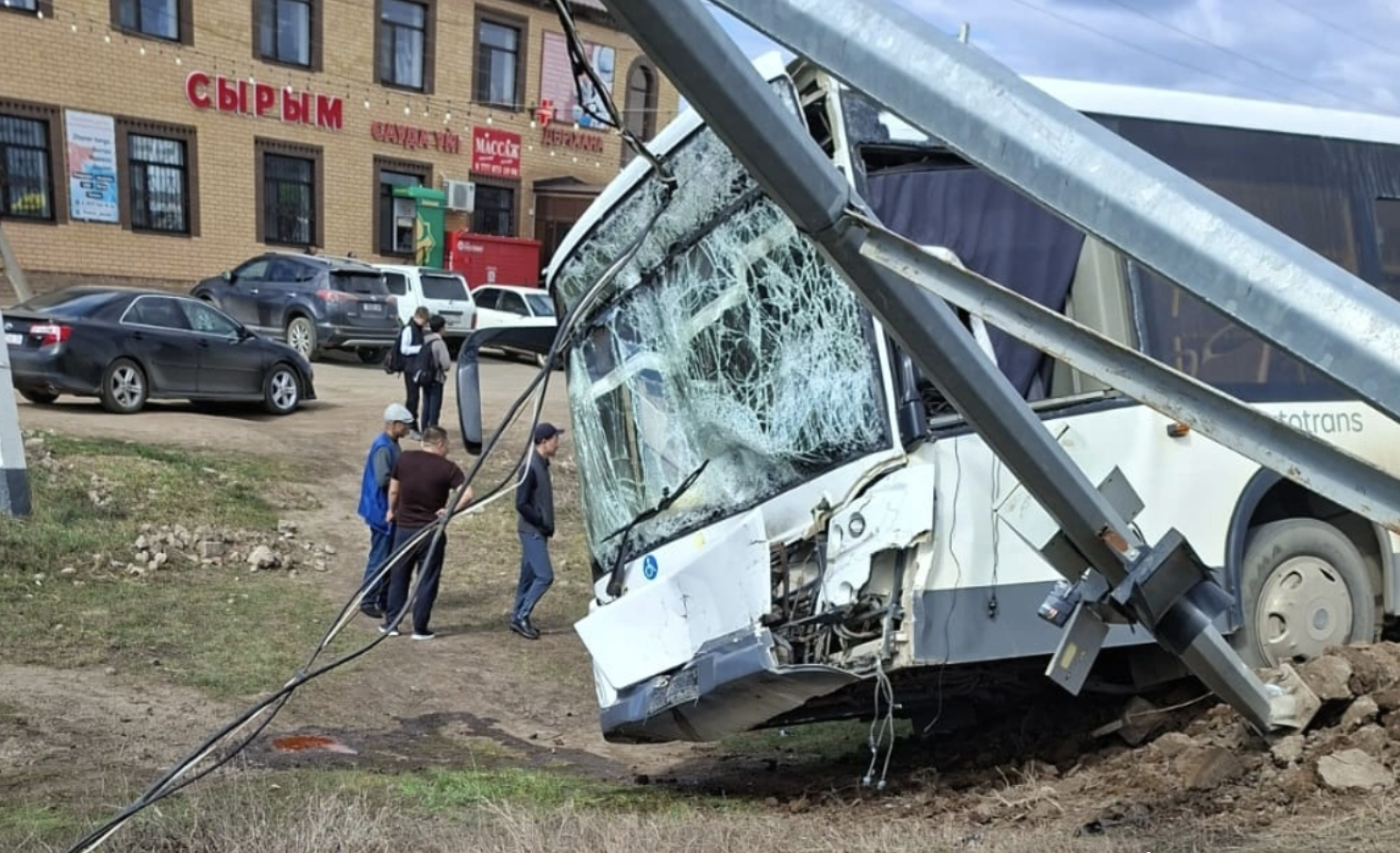 БҚО-дағы автобус апатынан кейін 23 баланың 4-еуі ауруханаға түсті 