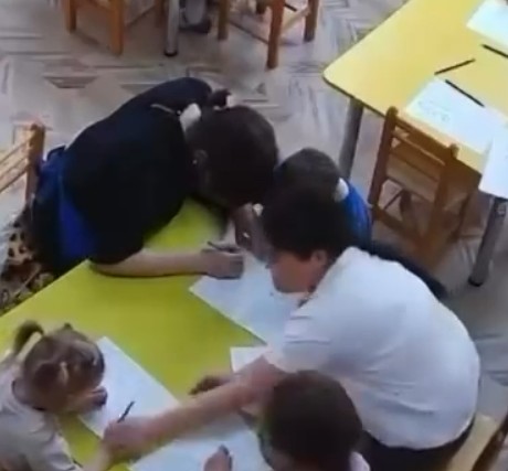 "Баланы ұрып-соққан": Теміртауда балабақша тәрбиешісіне қылмыстық іс қозғалды 