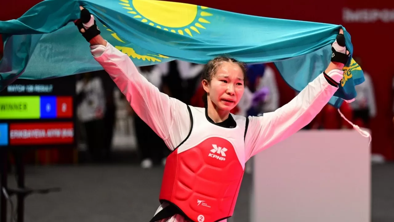 Айым Серикбаева завоевала "золото" юниорского чемпионата мира по таеквондо