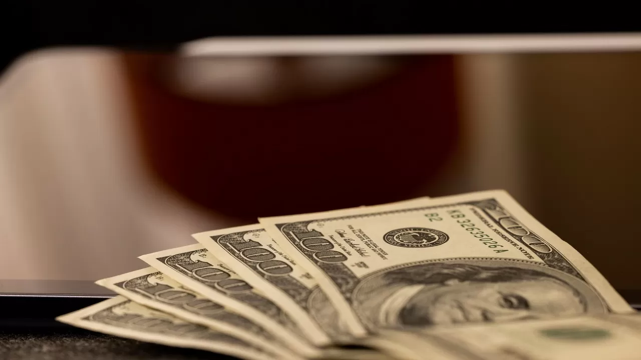 Доллар второй день отыгрывает позиции на казахстанской бирже  