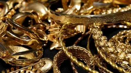 Цены на золото обновили минимум за три недели 