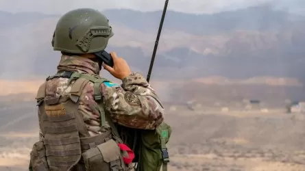 В армии Казахстана узаконили смартфоны для срочников 