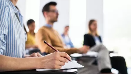 Кого учат бесплатно в Казахстане: топ популярных профессий  