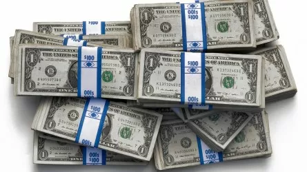 Почти на 6 тенге обрушился доллар всего за день на KASE 