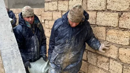 Нацгвардия ликвидирует подтопление в Жанаозене  