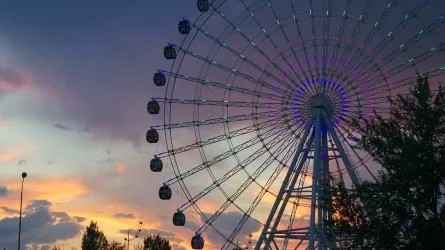 В Астане загорелось Колесо обозрения