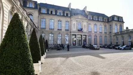 В резиденции президента Франции провели обыски