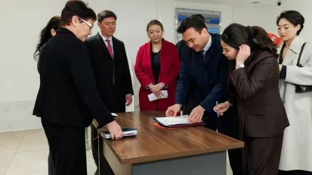 Куда звонить: казахстанцы хотят вступить в партию &laquo;Әділет&raquo;