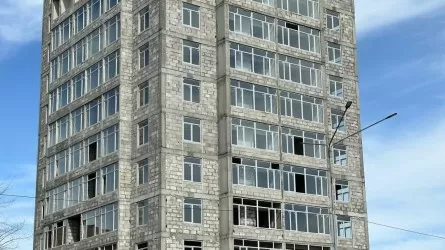 Более 100 дольщиков остались без жилья: стройка элитного ЖК в ВКО остановилась