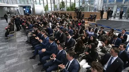 Надо подготовить еще 100 тыс. специалистов по ИИ и deeptech-технологиям - Токаев