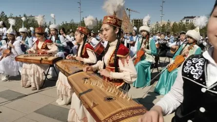 В Астане 2000 школьников одновременно исполнили кюй &laquo;Алтын ұя&raquo; 