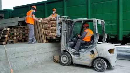 Павлодарских бизнесменов оштрафовали за обход биржи по продаже цемента