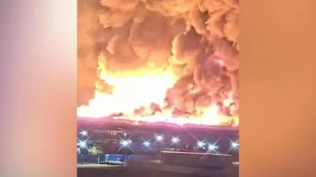 Недовольный зарплатой работник сжег склад на 185 тыс. квадратных метров 